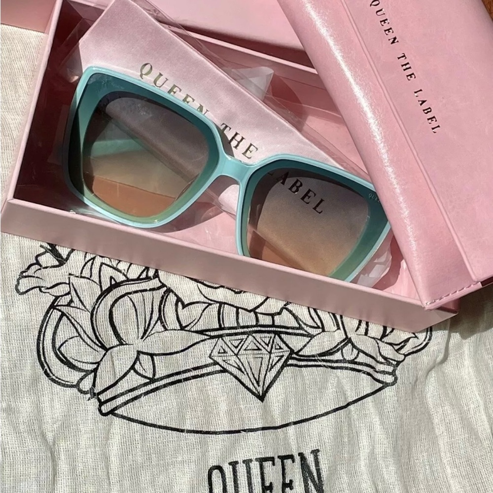 DUMP HIM SUNGLASSES IN AQUA
Queen the Label - Dump Him Sunglasses -RRP $79 - Picture 3 of 5